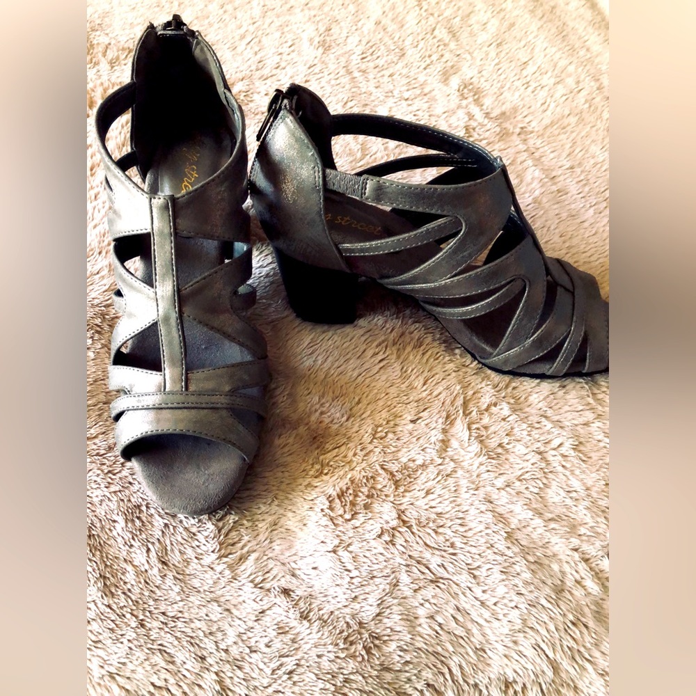 Easy Street pewter sandals
